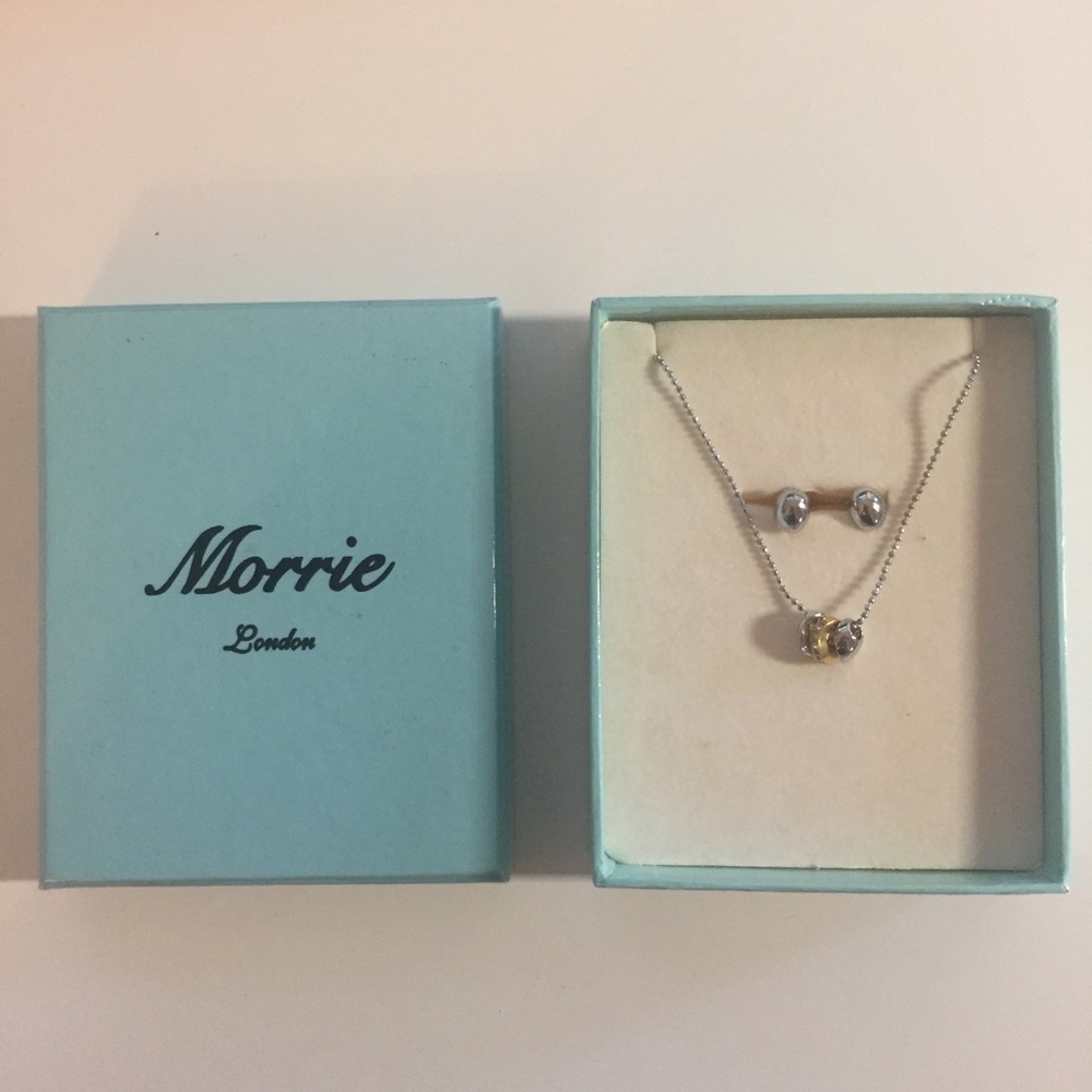 Earrings studs and necklace set